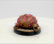 Load image into Gallery viewer, Capsule Chibi - Concha Crab
