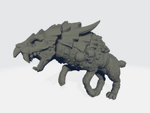Load image into Gallery viewer, StoneAxe Miniatures - Dinocrocuta Armored #1
